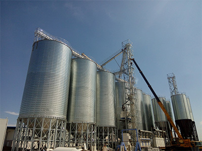 Anyang Dazheng Steel Plate Warehouse Co., Ltd. предприема изграждането на склад за стоманени плочи в много полета