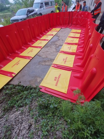 backside compare of the Denilco flood barrier with NOAQ