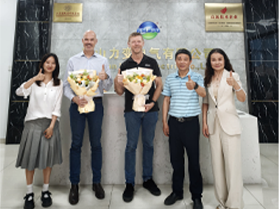 عملاء الصناعة الأوروبية يزورون شركة Kunshan Leabe Electric Co., Ltd لمناقشة التعاون في مشروع المحولات