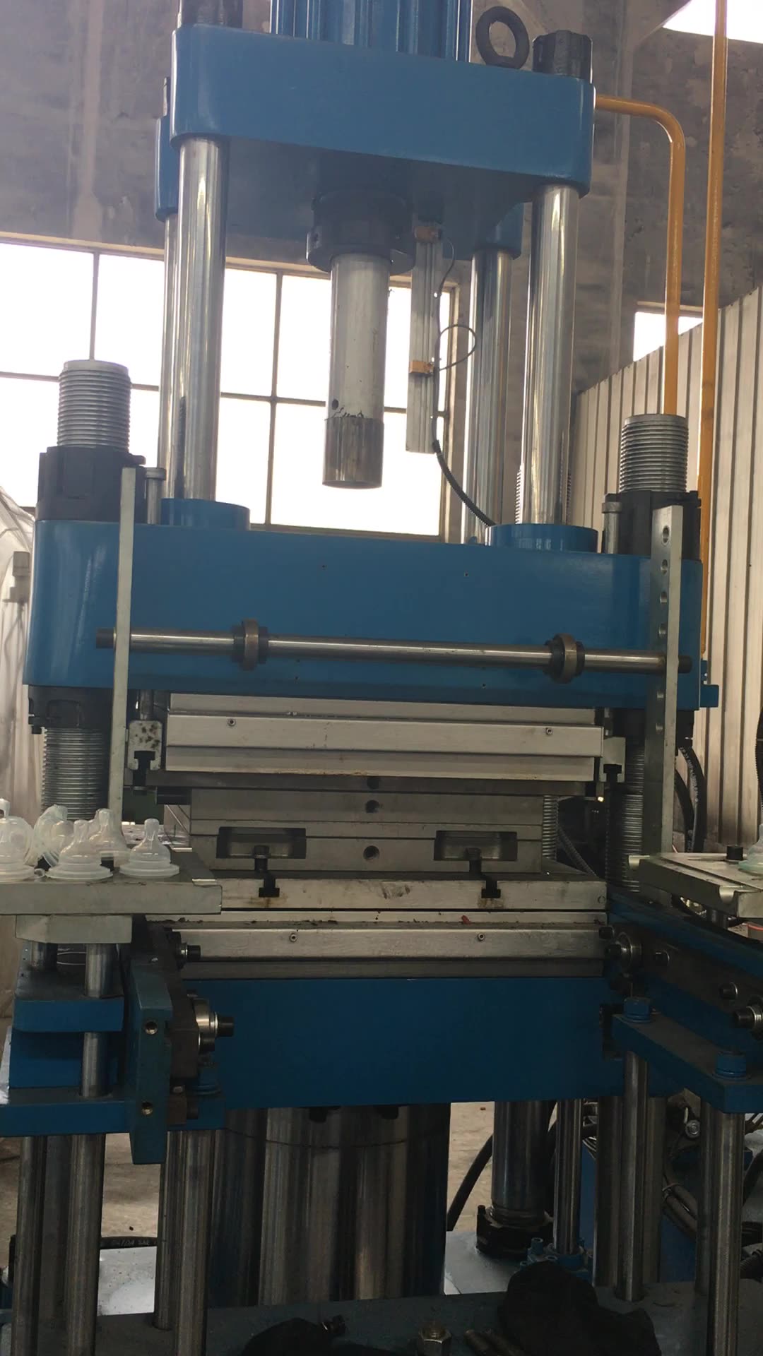 rubberinjectiemachine apparatuur mobiele cover maken machine1