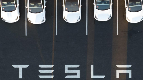 GM набирається в Силіконовій долині, Porsche призупиняє розширення лінії виробництва акумуляторів, а Австралія планує запровадити плату за використання доріг | Десять глобальних автомобільних новин