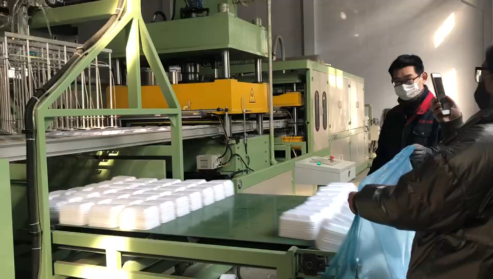 Machine en plastique pour fabriquer une assiette de nourriture en mousse