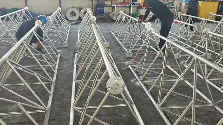 Inspeção e reparo de revestimento de zinco de torre de mastro estaiado de 81m