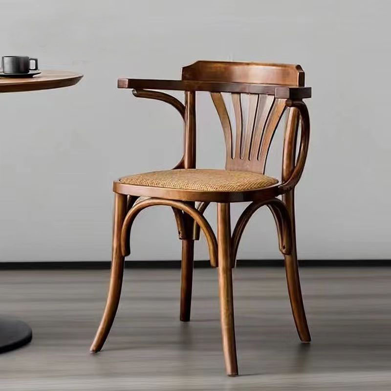 Bengbu Liangjia Furniture revela cadeiras de lazer retrô requintadas de madeira maciça de vime