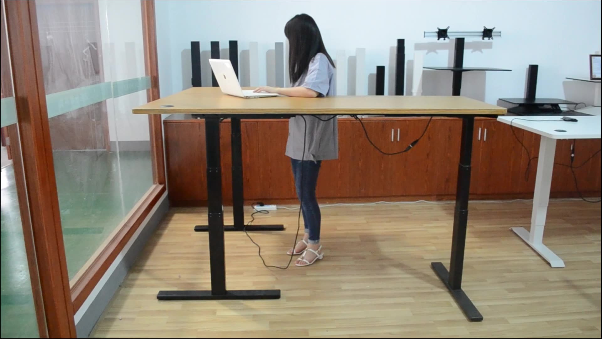 The Top modern of  Ergonomics Lifting l-shaped office desk motorized Stand Office Desk Smart1