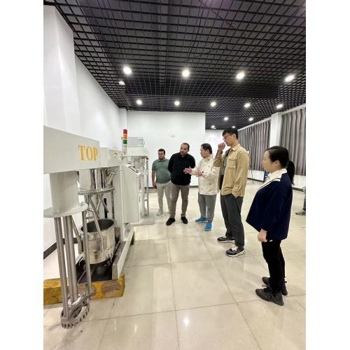 La delegación argelina explora soluciones innovadoras de mezcladores durante la visita a Wuxi Top Mixer Equipment Co., Ltd