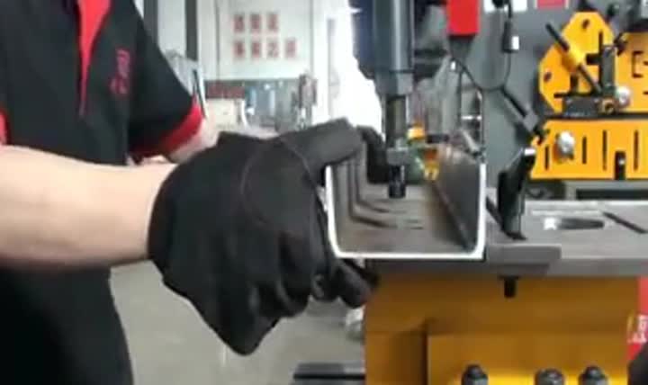 máquina de perforación del trabajador del hierro