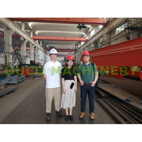 Russian Customer Representatives Visit for 0.99T10M Knuckle Boom Marine Crane