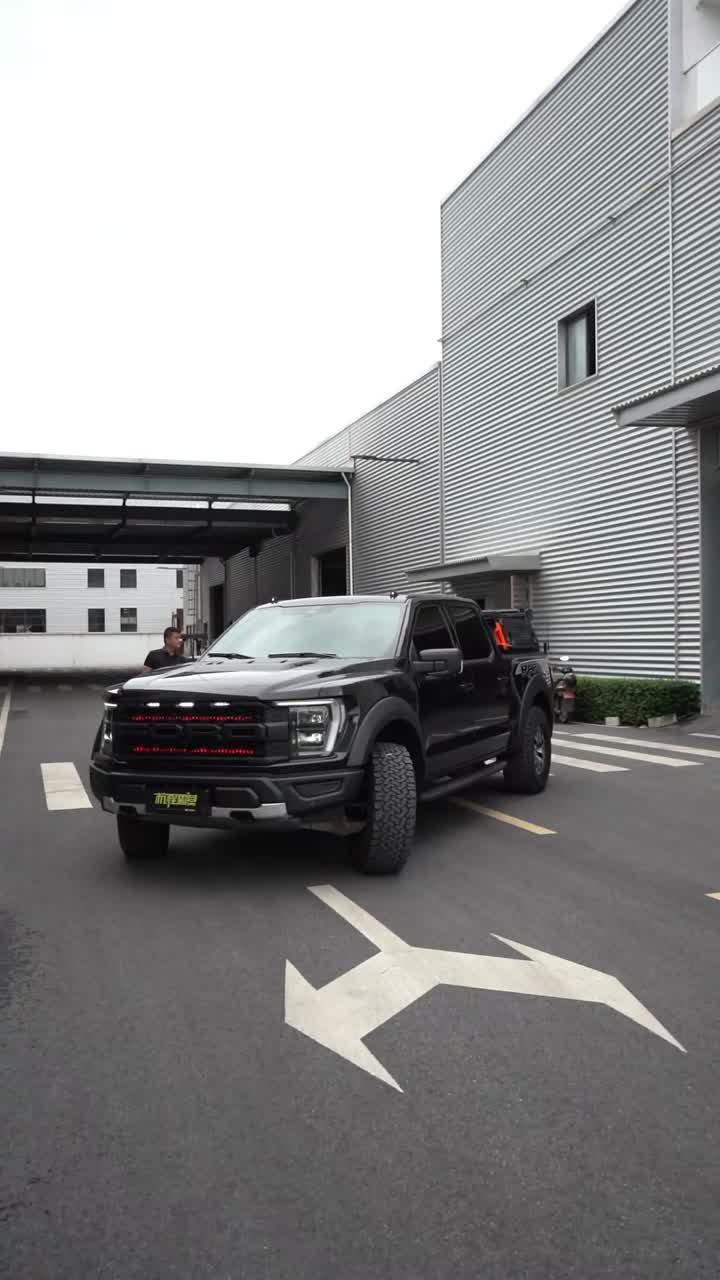 Show модификации Raptor Blcak