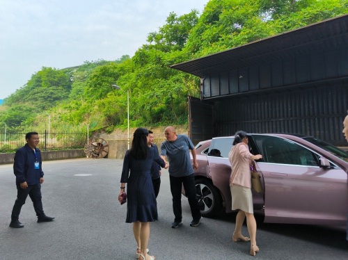 Clientes jordanianos visitam Chongqing, Sennan Smart Lighting e Sennan Electric garantem pedido anual de cooperação