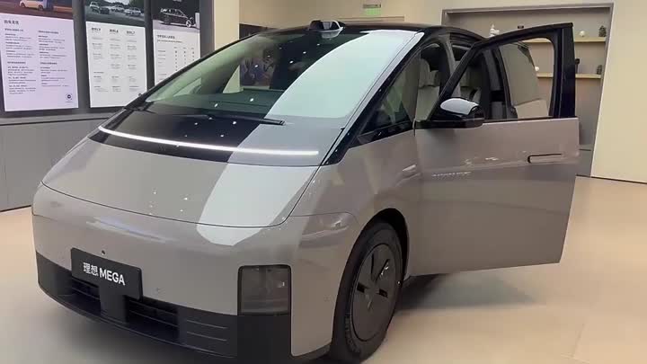 Четырехколесный привод большой MPV Lixiang Mega