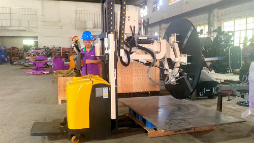 De veelzijdige vorkheftruck geïntegreerd met Cowest Vacuum Lifter: Material Handling Master