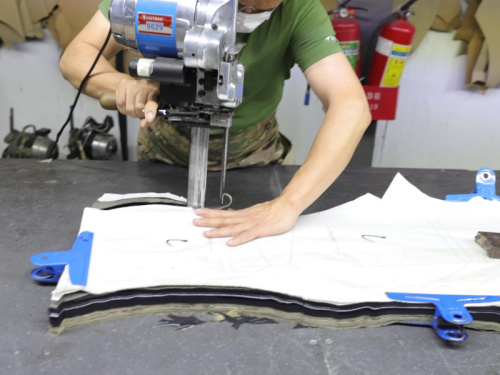 What is the difference between a hidden bulletproof vest and an explicit bulletproof vest?