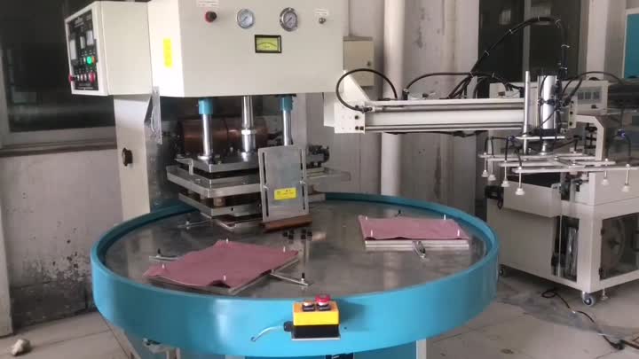 machine de soudage haute fréquence pour sacs d&#39;eau chaude.mp4