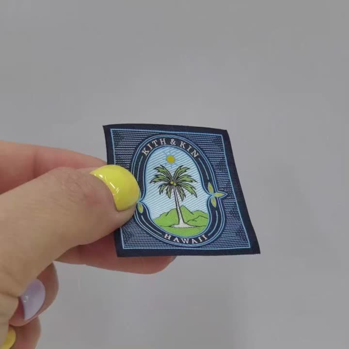 Label tenunan berketumpatan tinggi dan indah