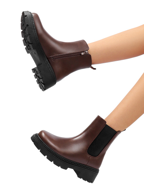 Shaoxing Yunhao Trading Co., Ltd. : des solutions de chaussures complètes soutenues par des partenariats de marque mondiaux