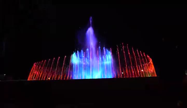 Large hotel programmed fountain