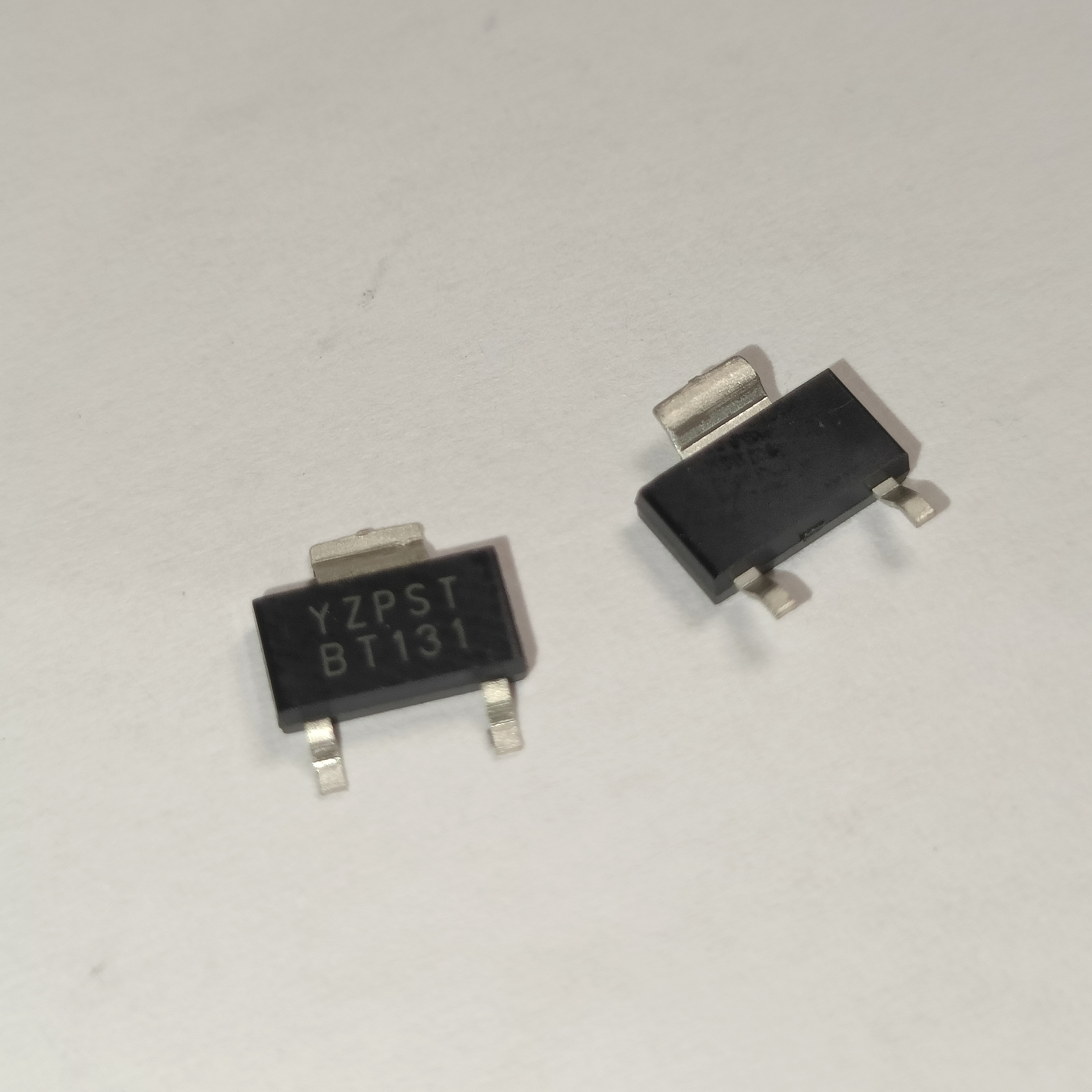 Triac BT131 SOT-223 