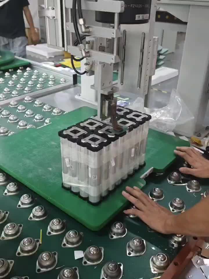 Automatic laser welding machine