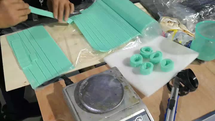 silicone wristband making process in our factory for testing the machine.mp4