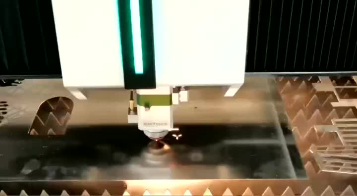 Mesin pemotong laser serat