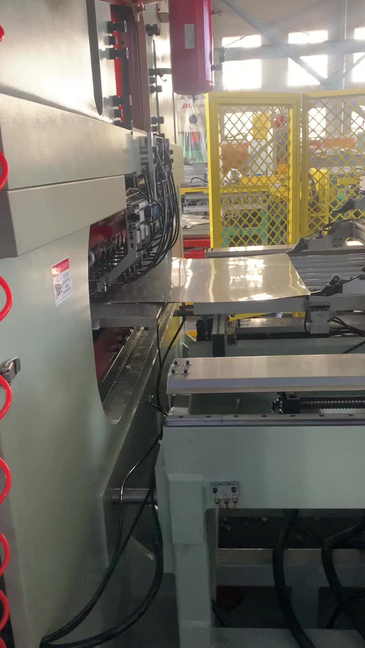 Aluminiumkappenmaschine