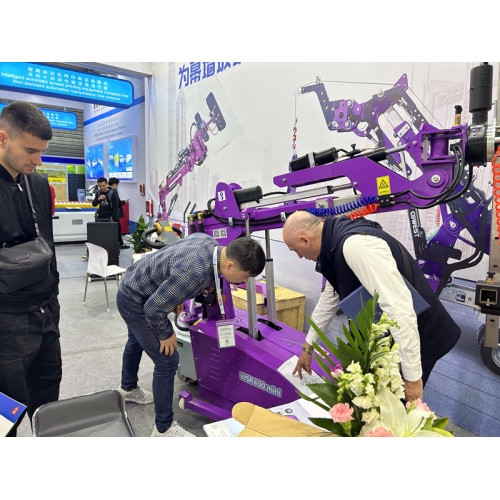 Cowest Machinery: evidenziazione di macchinari innovativi di installazione di vetro alla China Glass 2024 Exhibition