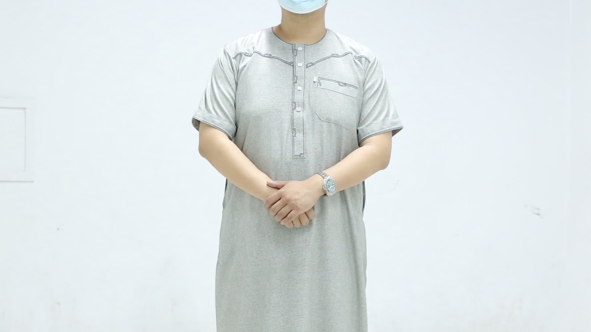 Stand di alta qualità Thobe Dubai Uomini musulmani Abbigliamento islamico1