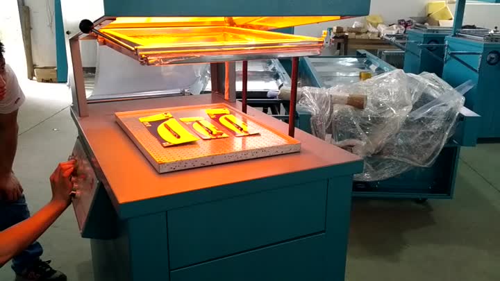 Manual skin packing machine.mp4