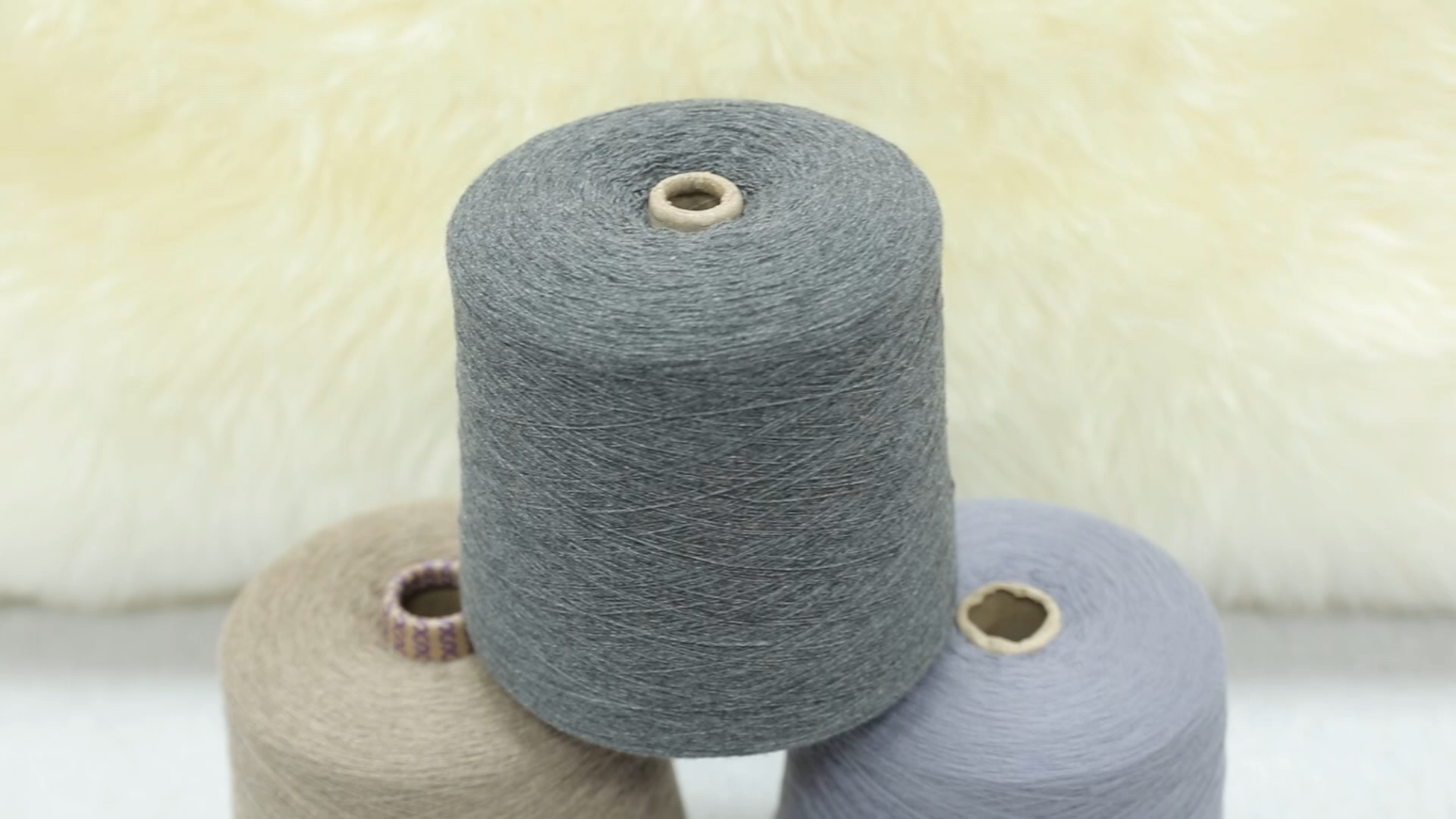 Продайте высококачественную хорошую цену дешевую цену 100% вязание ручного вязания кашемирной пряжи для вязания чистой кашемировой пряжи 26 нм1