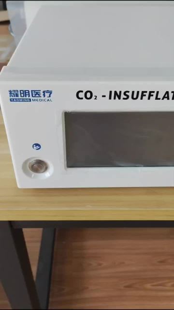 Intelligent smoke evacuation insufflator 