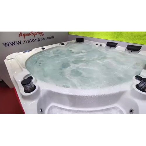 Jacuzzi Spa in the 135th Canton Fair