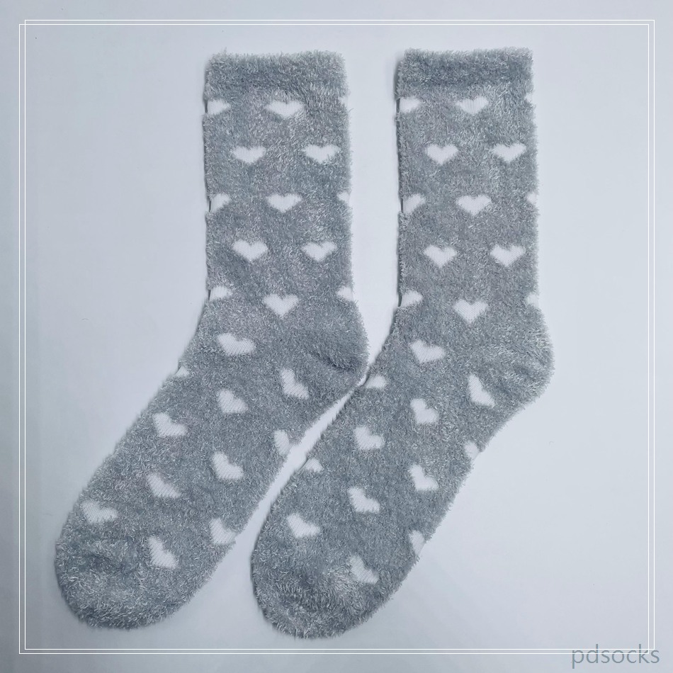 chaussette à cœur gris et confortable