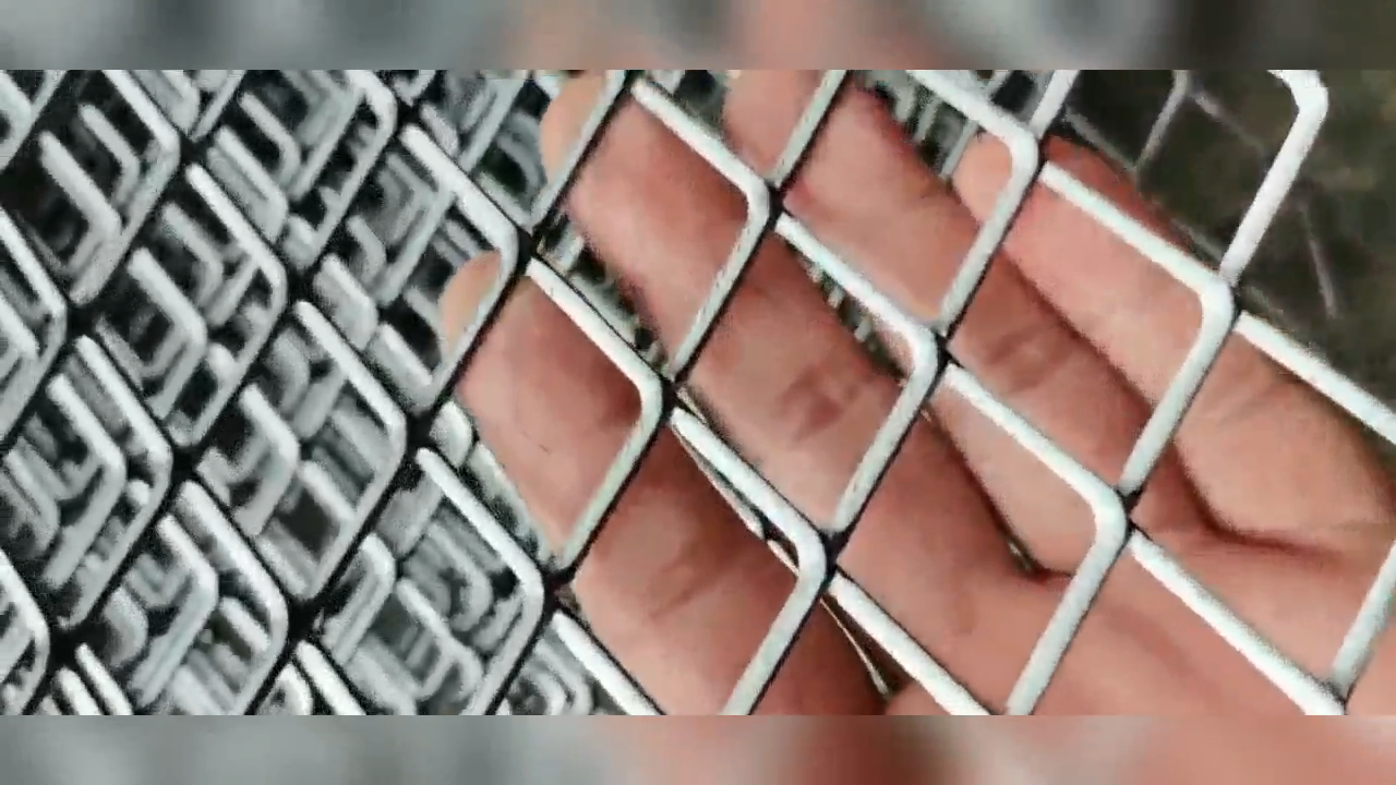 YQ gorąco zanurzone w ocynkowanym drucie z wirują z siatką diamentową rozszerzoną metalową siatkę1