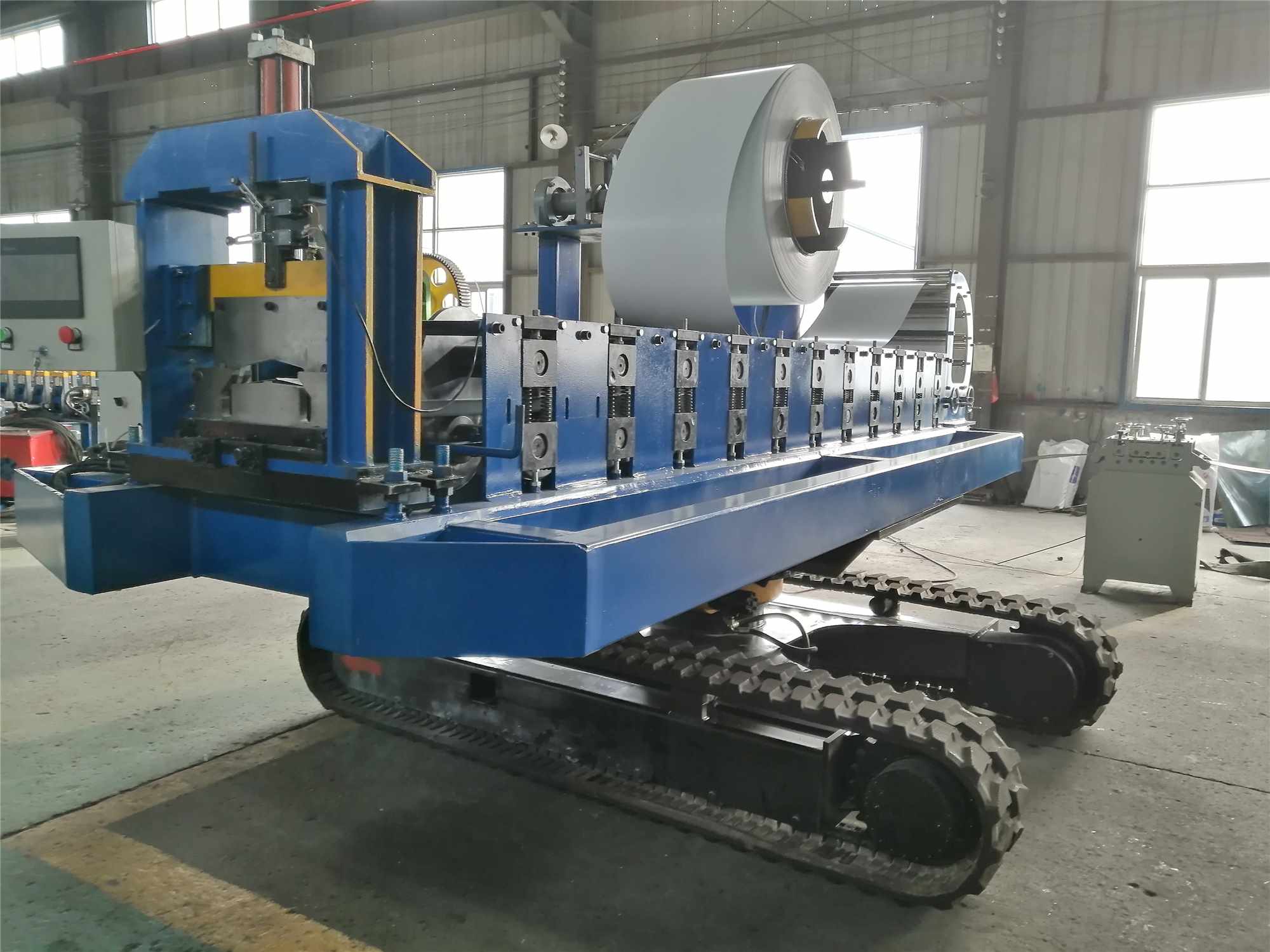 Greenhouse gutter forming machine (gutter for plant growing system)