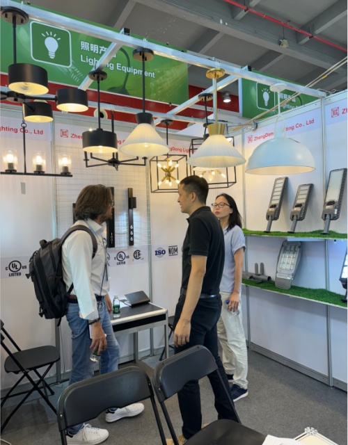 Hong Kong International Lighting Fair Booth No. : 5E-J22