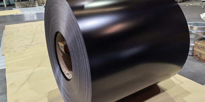 Quelle est la différence entre les revêtements PVDF et PE Aluminium ?