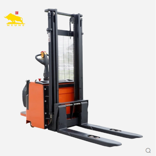 Working Principle of an Electric Reach Stacker