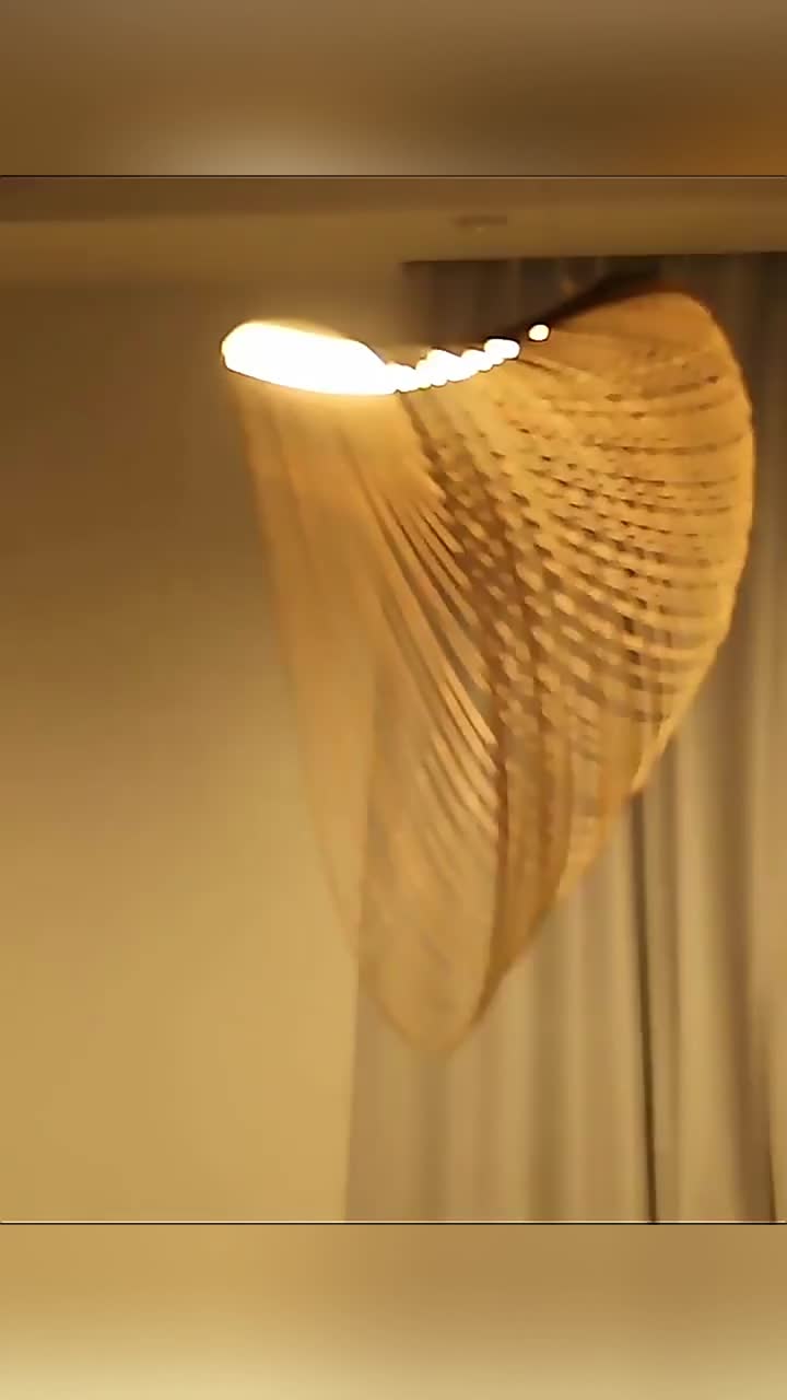 Lampadario a forma di taglio in legno moderno