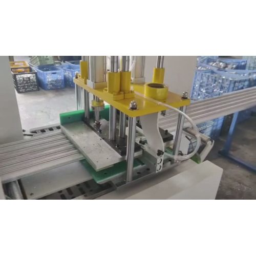 Máquina de serrar CNC