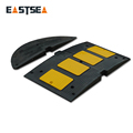 Factory Produces 900mm Wide Black and Yellow Rubber Road Safety Speed Bumps1