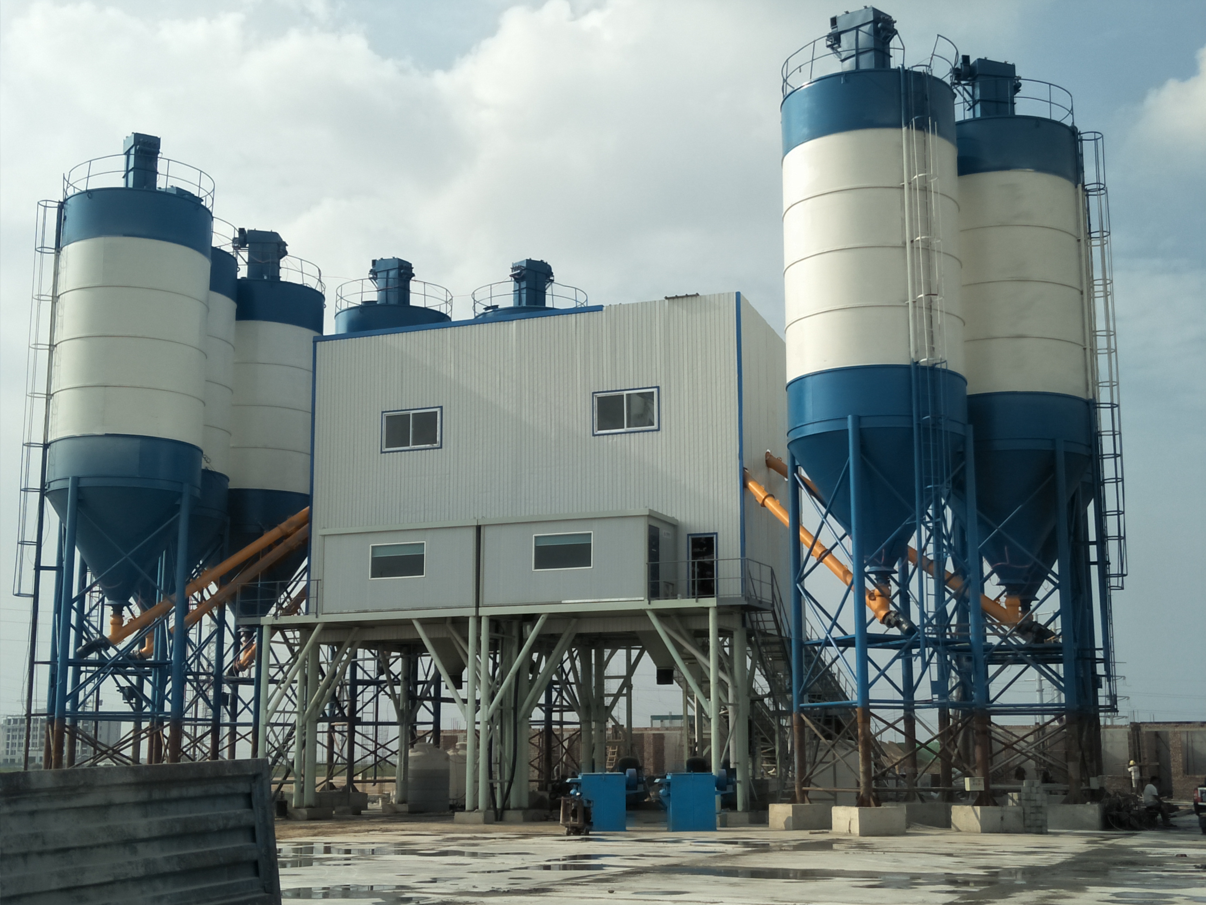 HZS270 concrete mixing plant