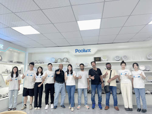 Clients Visit Shenzhen Poolux Lighting Company's Factory