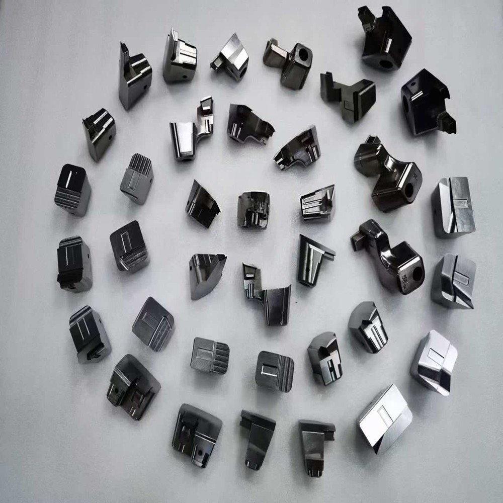 Los moldes de inyección se están procesando profundamente