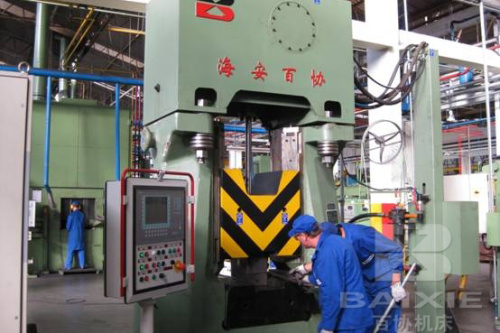 CNC全油圧ハンマーの動作原理