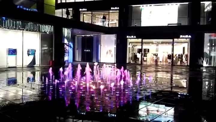 Dynamic music in foreign shopping malls