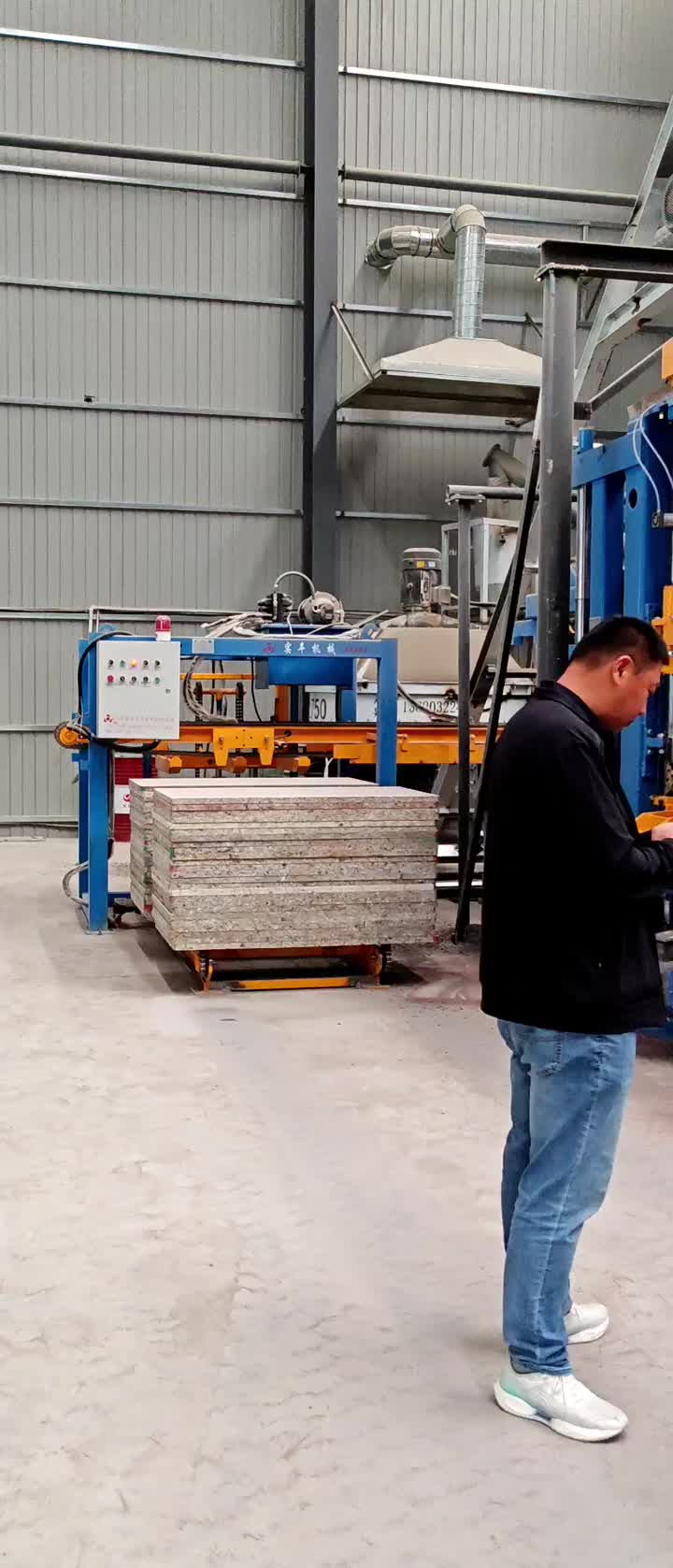 Dentro de nuestras instalaciones, cada línea de producción opera con alta eficiencia y monitoreo en tiempo real.