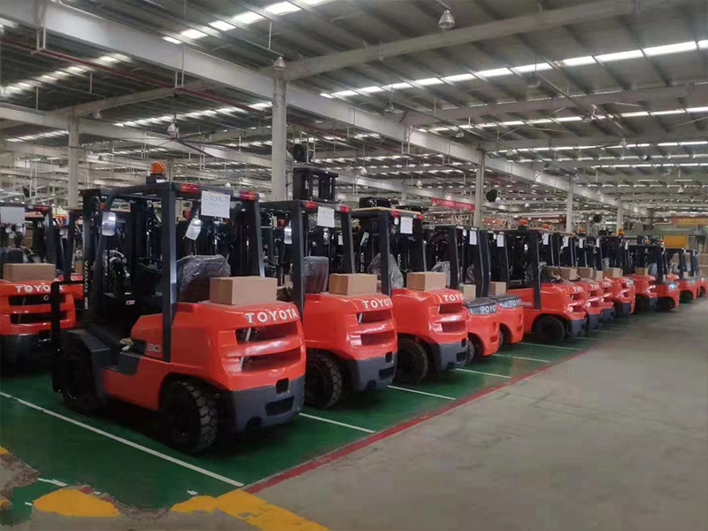 New forklift warehouse