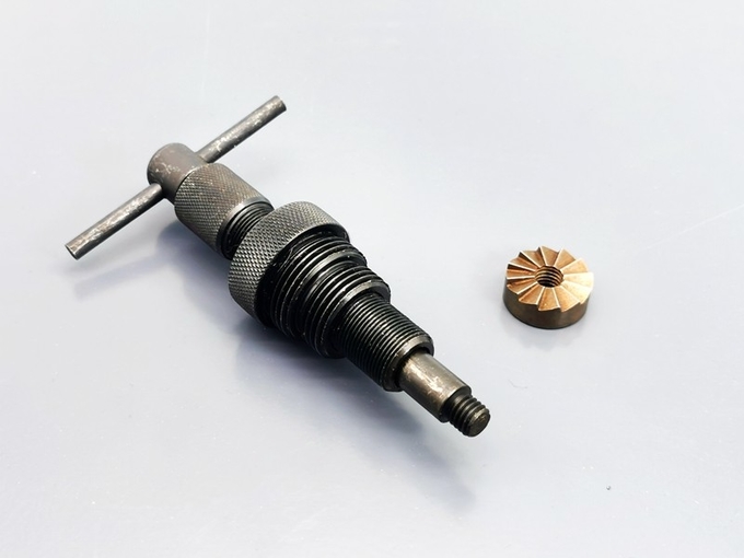 Tippen Sie auf das Wiedergabetool Tippen Sie auf das Reseater-Tool mit 19-22 mm Cutter