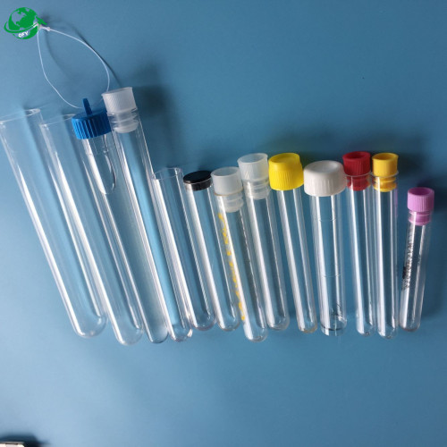 Laboratorio usando tubo di prova di plastica con cappuccio
